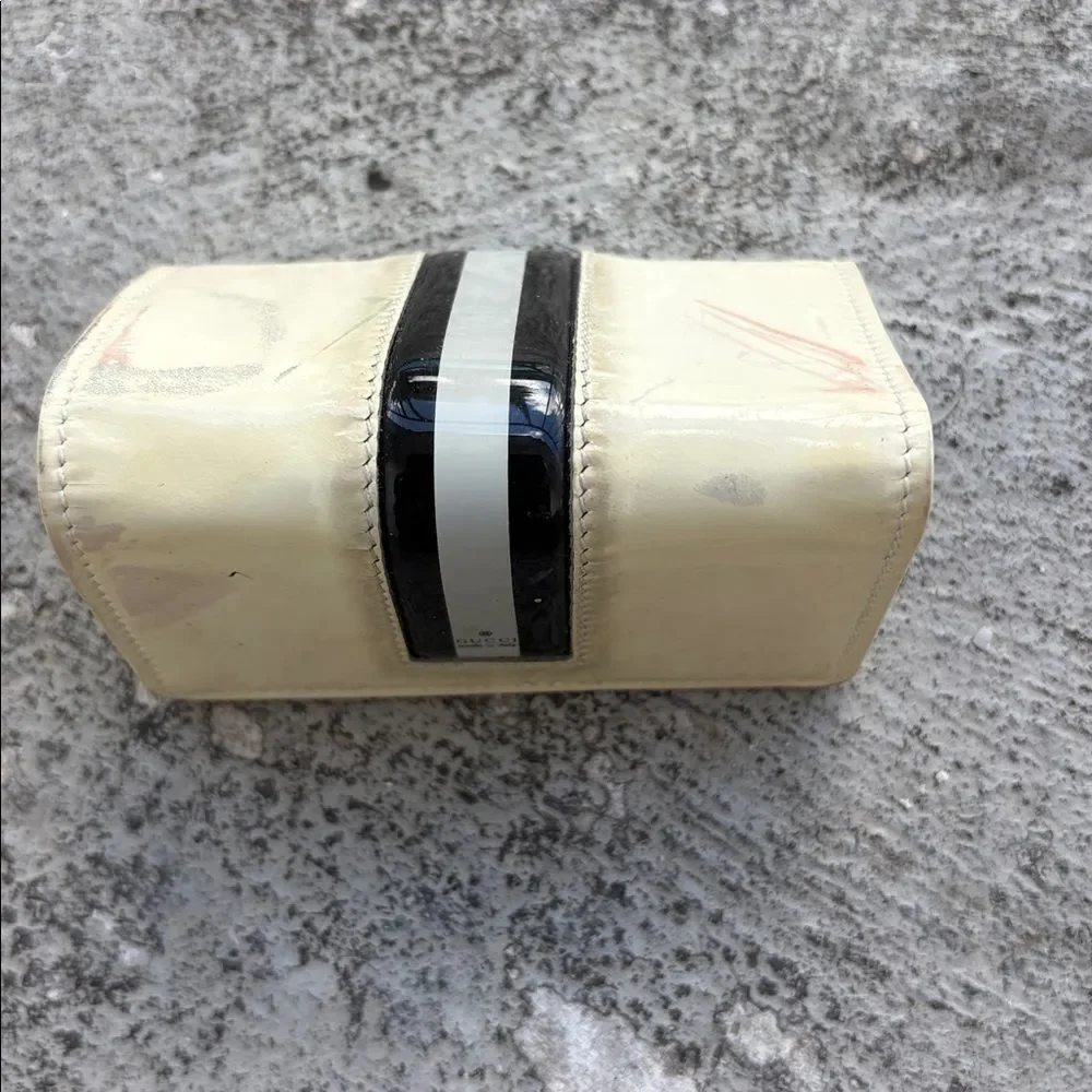 Vintage Gucci patent leather key holder